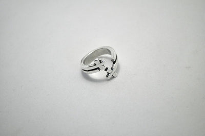 Anillo abierto acabado en dos cruces La Locura De Marnie