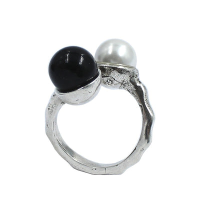 Anillos Con Perlas de  LA LOCURA DE MARNIE