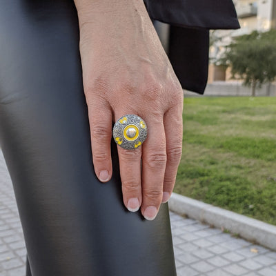 Anillo Esmaltado Africano de " LA LOCURA DE MARNIE "
